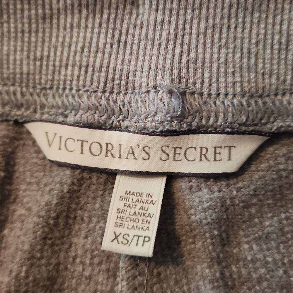 Victoria's Secret Loungewear Long Sleeve Top And Cropped Sweatpant Joggers Set - Picture 11 of 12